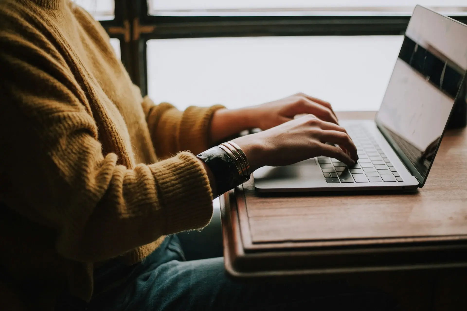 Competitive Intelligence FAQs: Key Insights for Growth-Focused Companies