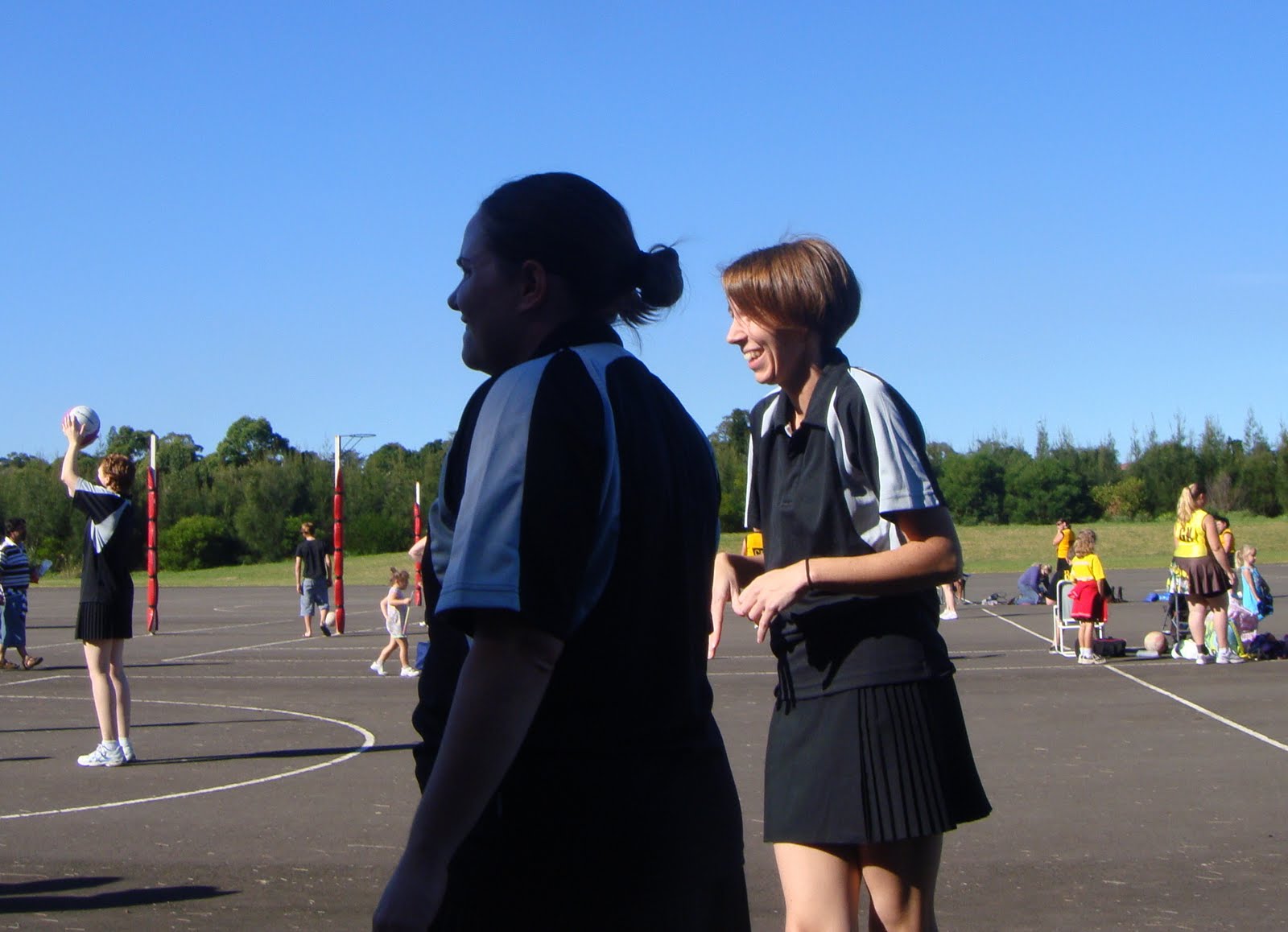Top Benefits of Working With a Netball Dress Manufacturer