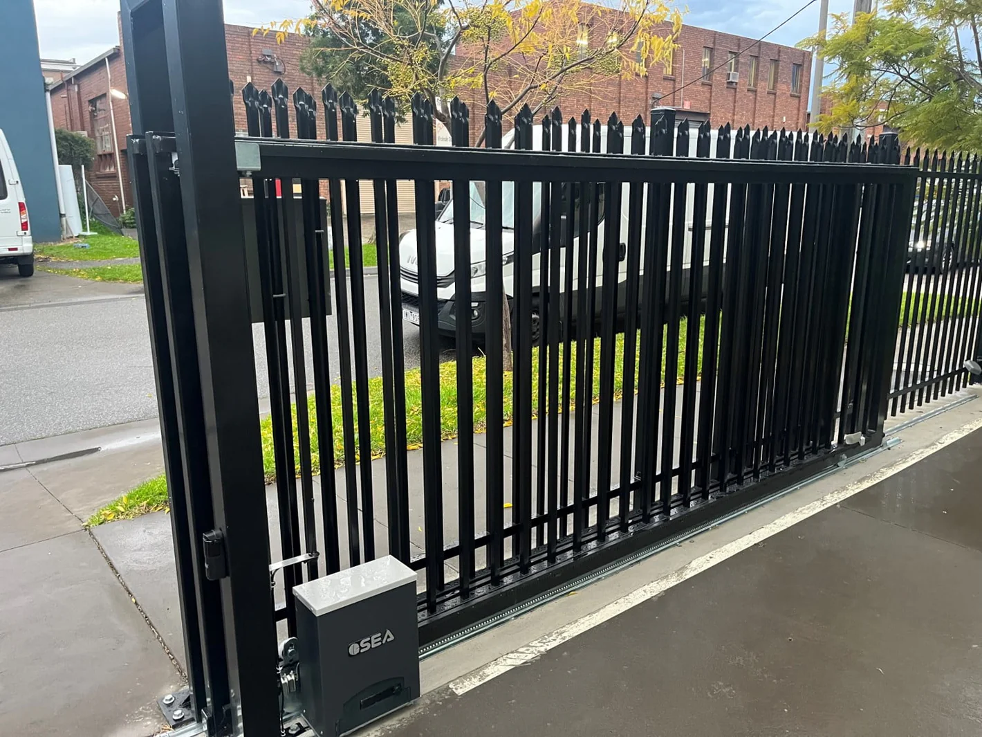 Sliding Gates Melbourne Built for Strength &amp; Reliability | First Choice Gates