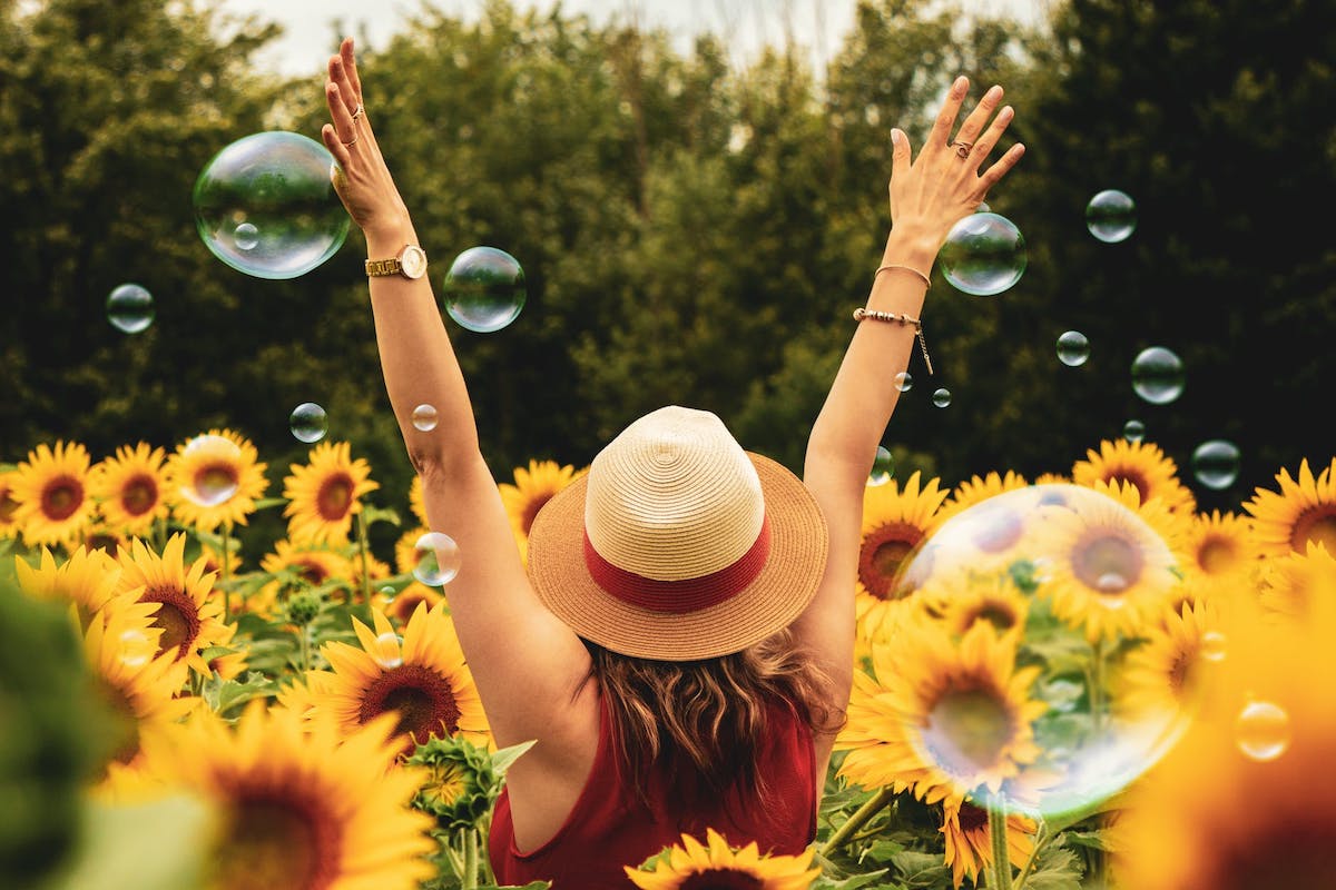 The Art of Happiness: Inspiring Sayings That Celebrate Life’s Experiences