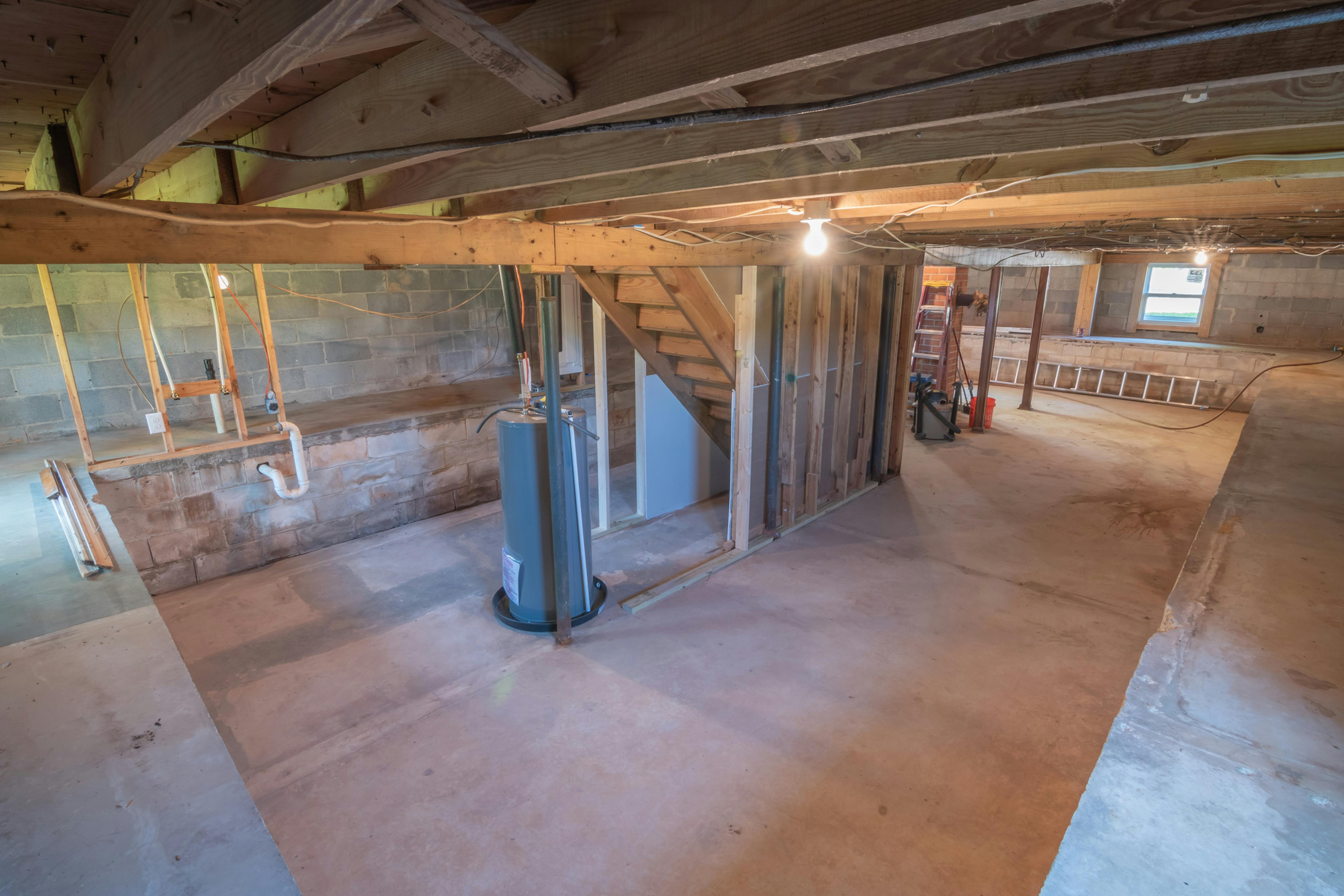 Reliable Vapor Barrier Installation to Prevent Moisture Damage