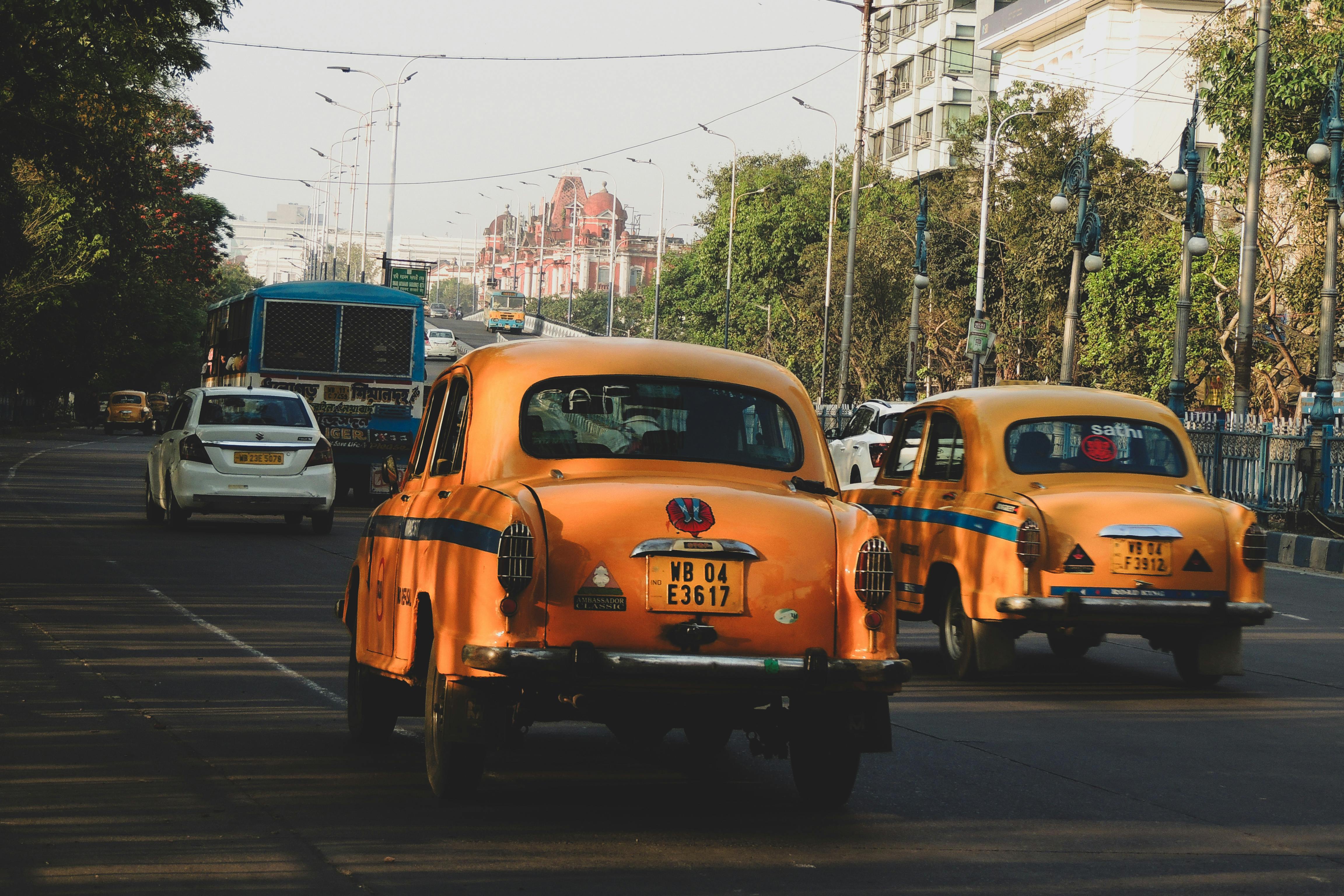 Taxis for Airport Transfers: Heathrow &amp; Gatwick Made Easy
