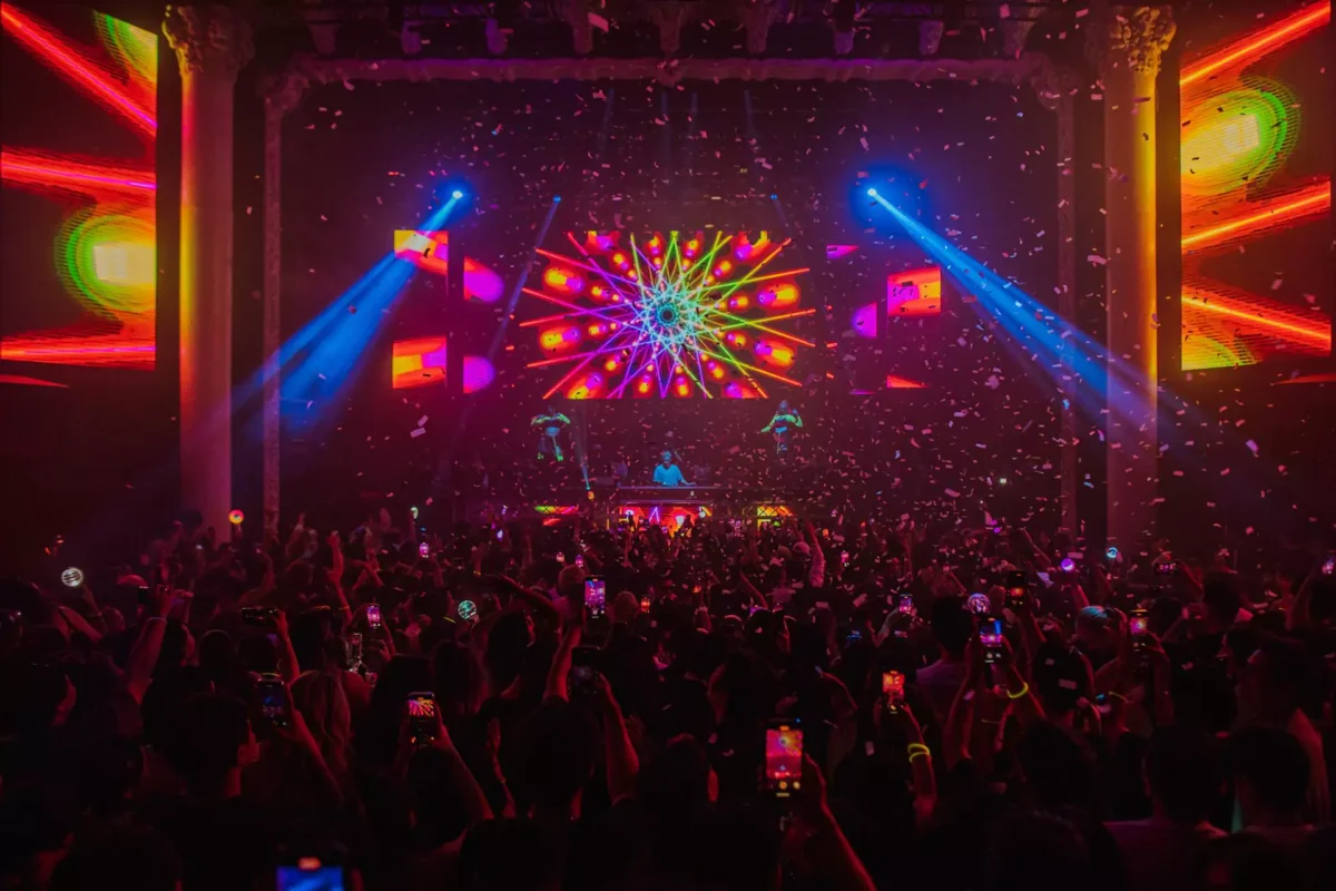 강남 하이퍼블릭 새로운 합리적 엔터 시대의 상징