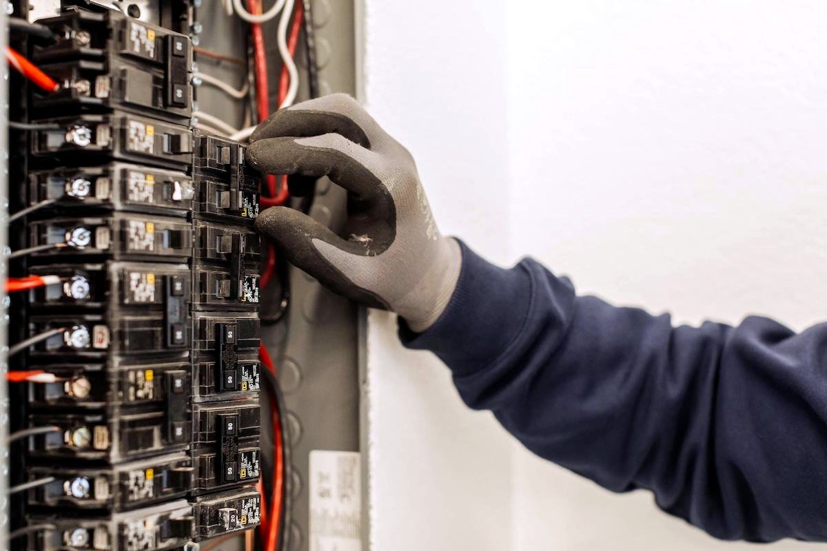Trusted Electrical Maintenance Contractors Serving Alberta, BC & Saskatchewan